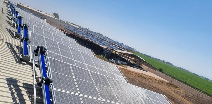 Verschmutzte Photovoltaikmodule vor der Reinigung